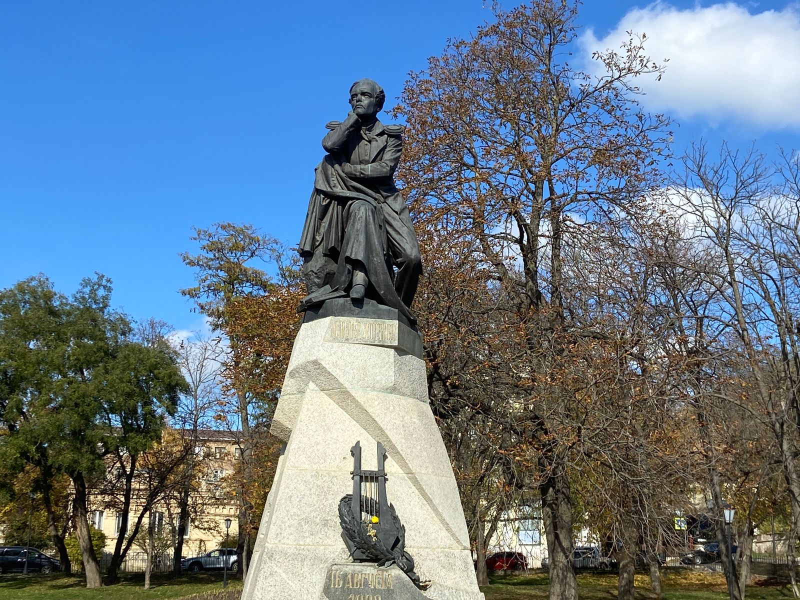 Памятник