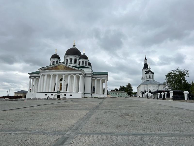 Экскурсия в Арзамас и Серафимо-Дивеевский монастырь — места силы - индивидуальная экскурсия в Нижнем Новгороде на машине гида длительностью 11 часов с количеством участников до 6 человек цена экскурсии 45000₽