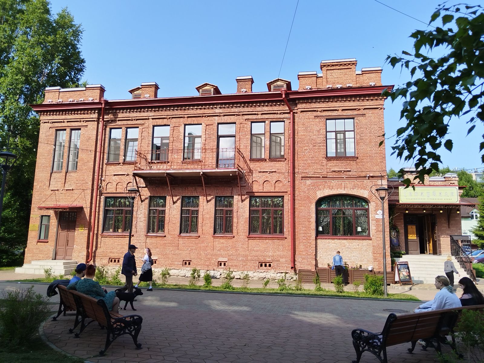 Здание клиники Петра Дмитриевского