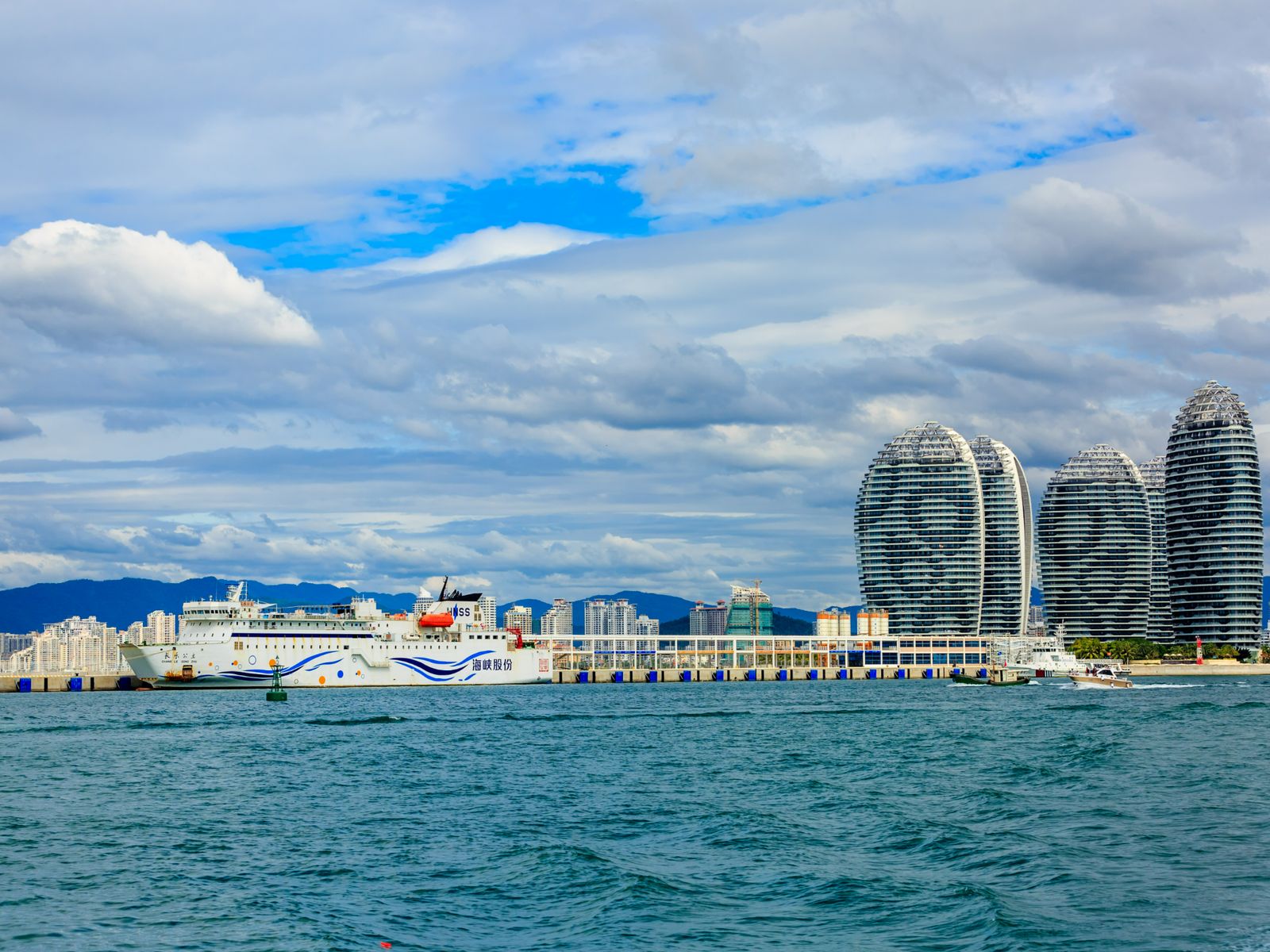 Яхта Санья и курортный отель Sanya Phoenix Island Resort