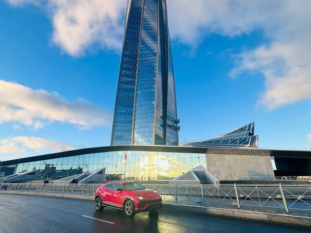 Обзорная экскурсия по Санкт-Петербургу на Lamborghini Urus
