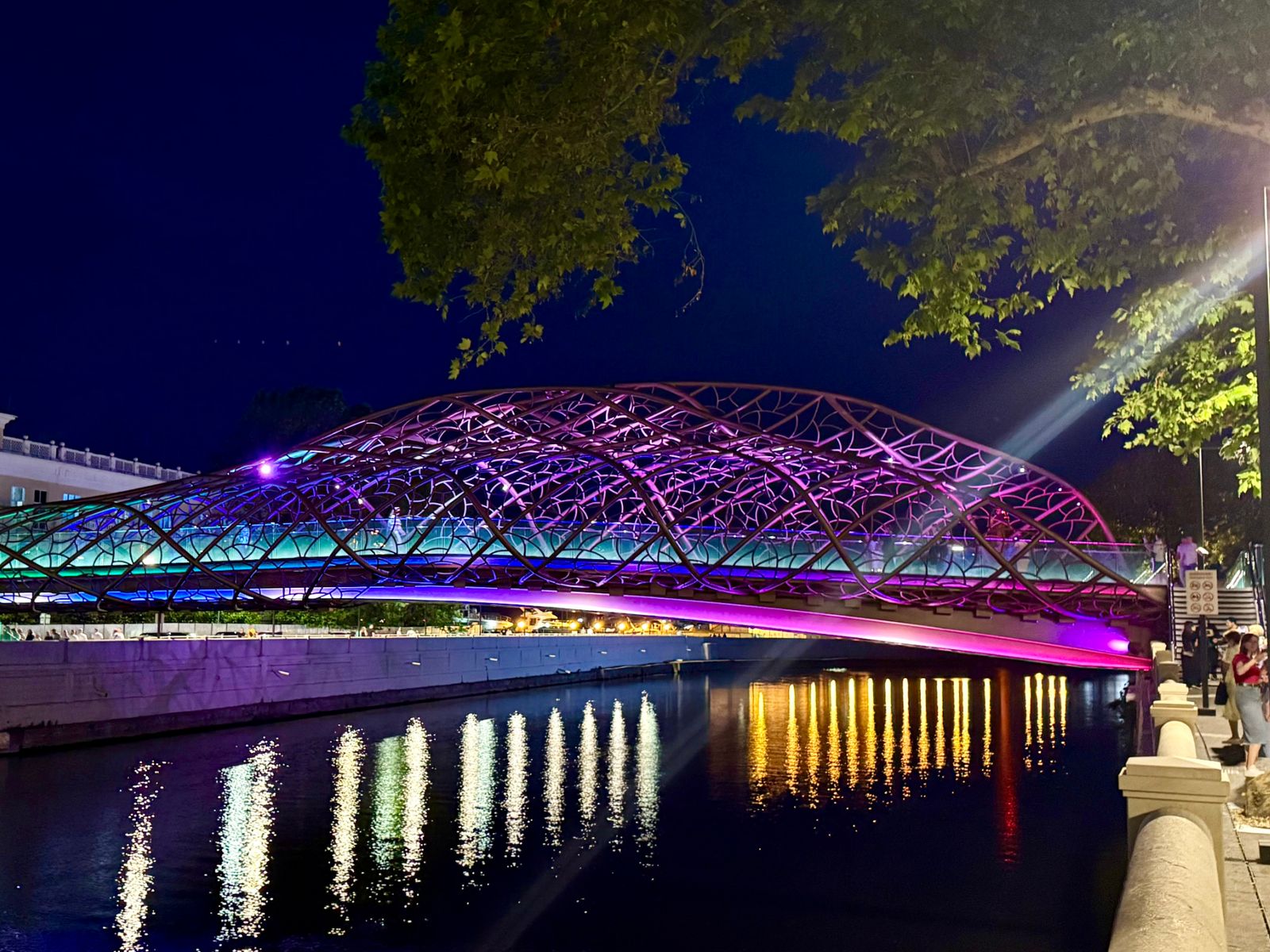Мост "Волшебный лист"