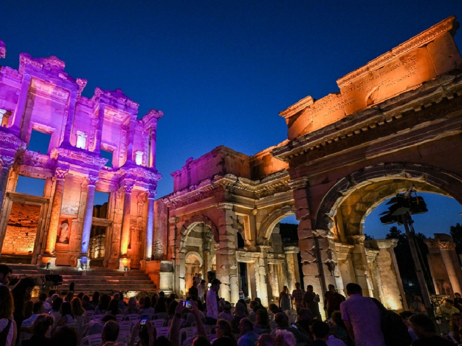 The twin gate of Agora