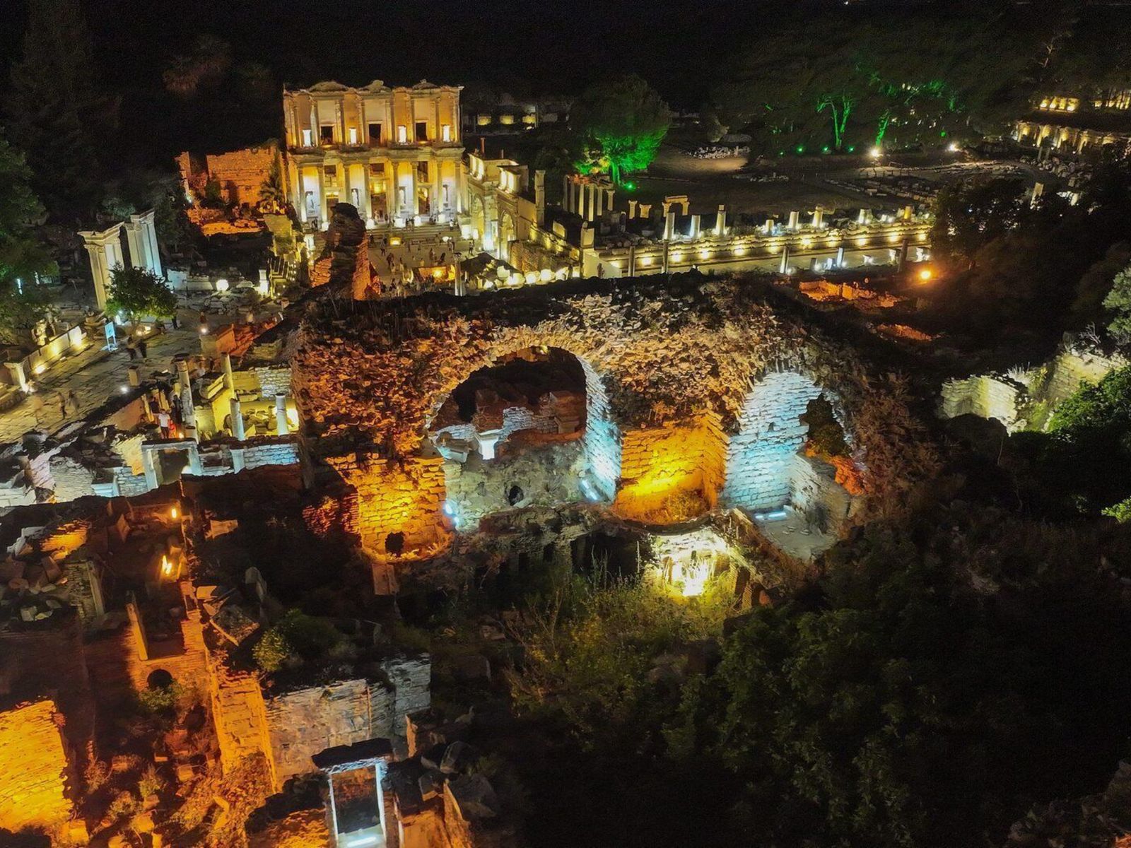 Beutiful night in Efes