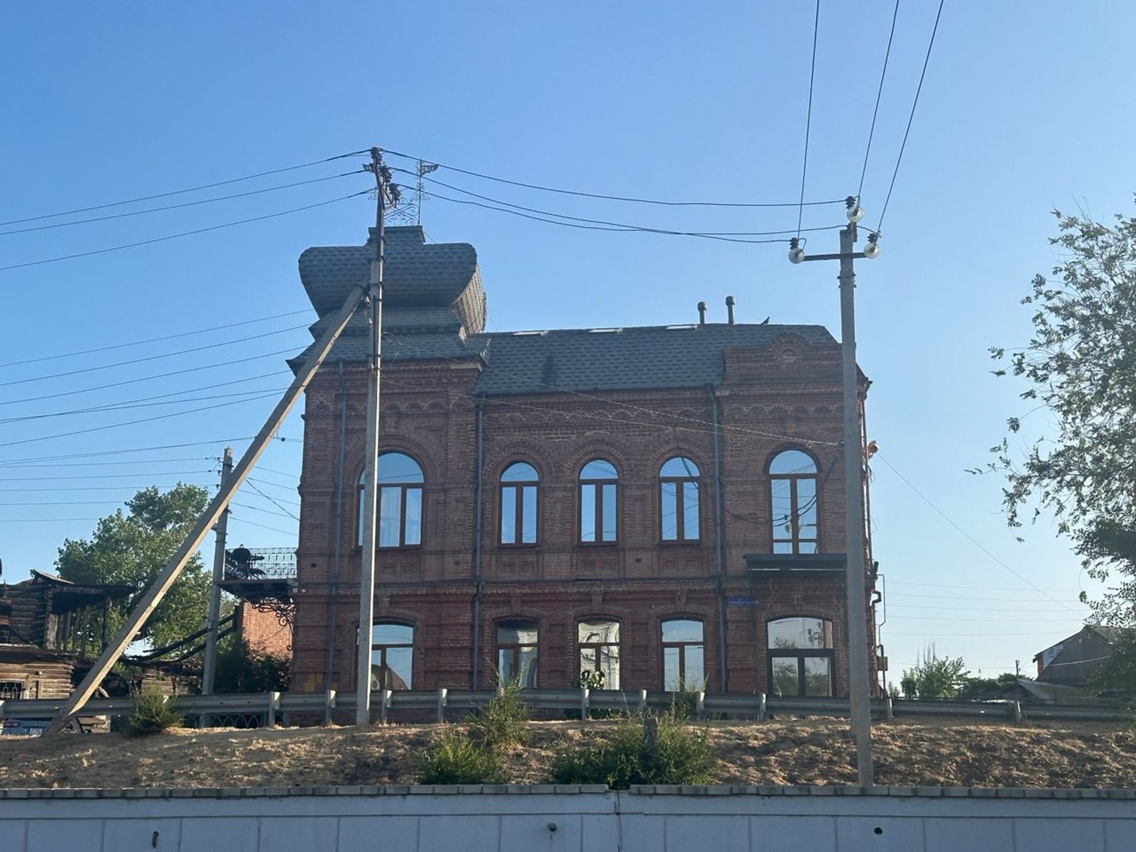 Памятник архитектуры на набережной канала
