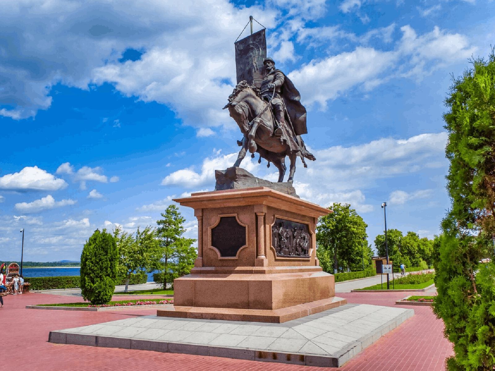 Памятник
