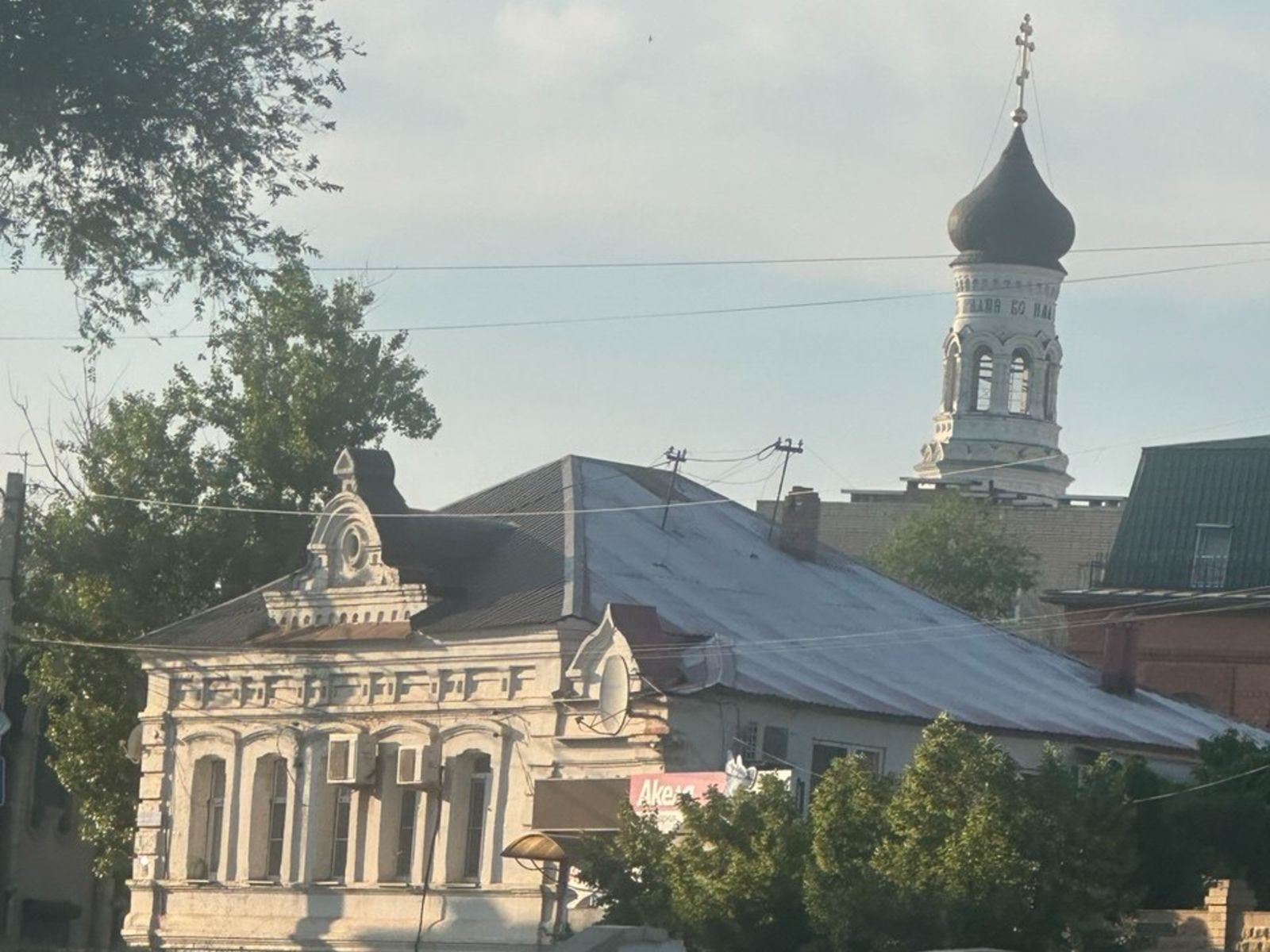 Вид на колокольню Благовещенского монастыря