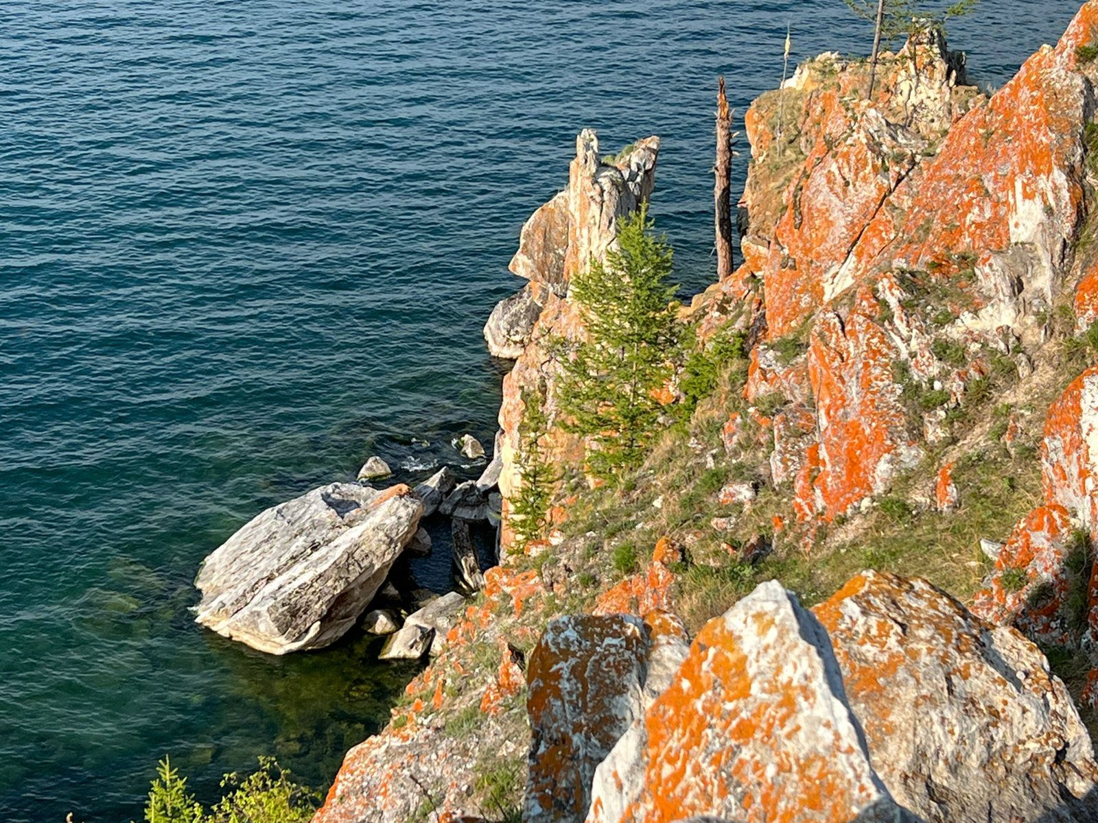 У воды