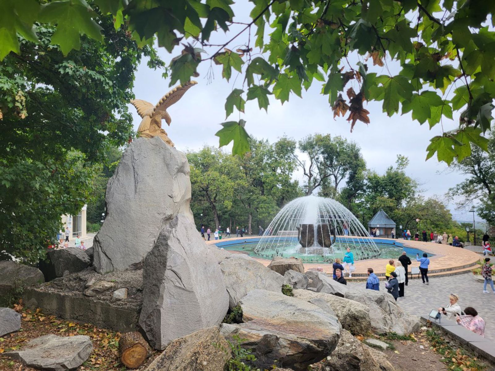 Скульптура орла