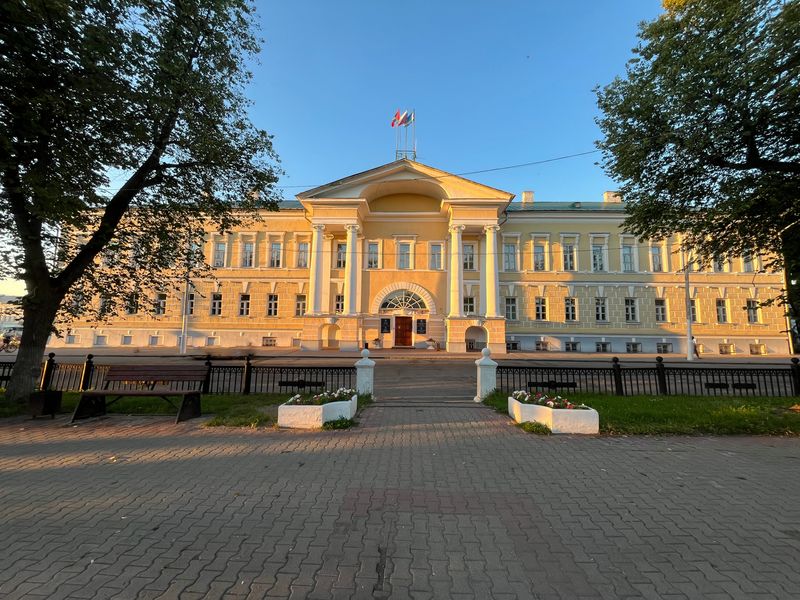 Групповая обзорная экскурсия по Костроме с посещением кремля - групповая экскурсия в Костроме пешком длительностью 3 часа с количеством участников до 19 человек цена экскурсии 2050₽