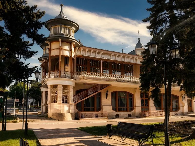 Групповая экскурсия по Пятигорску: погружение в историю и красоту - групповая экскурсия в Пятигорске на автобусе длительностью 4 часа с количеством участников более 20 человек цена экскурсии 1300₽