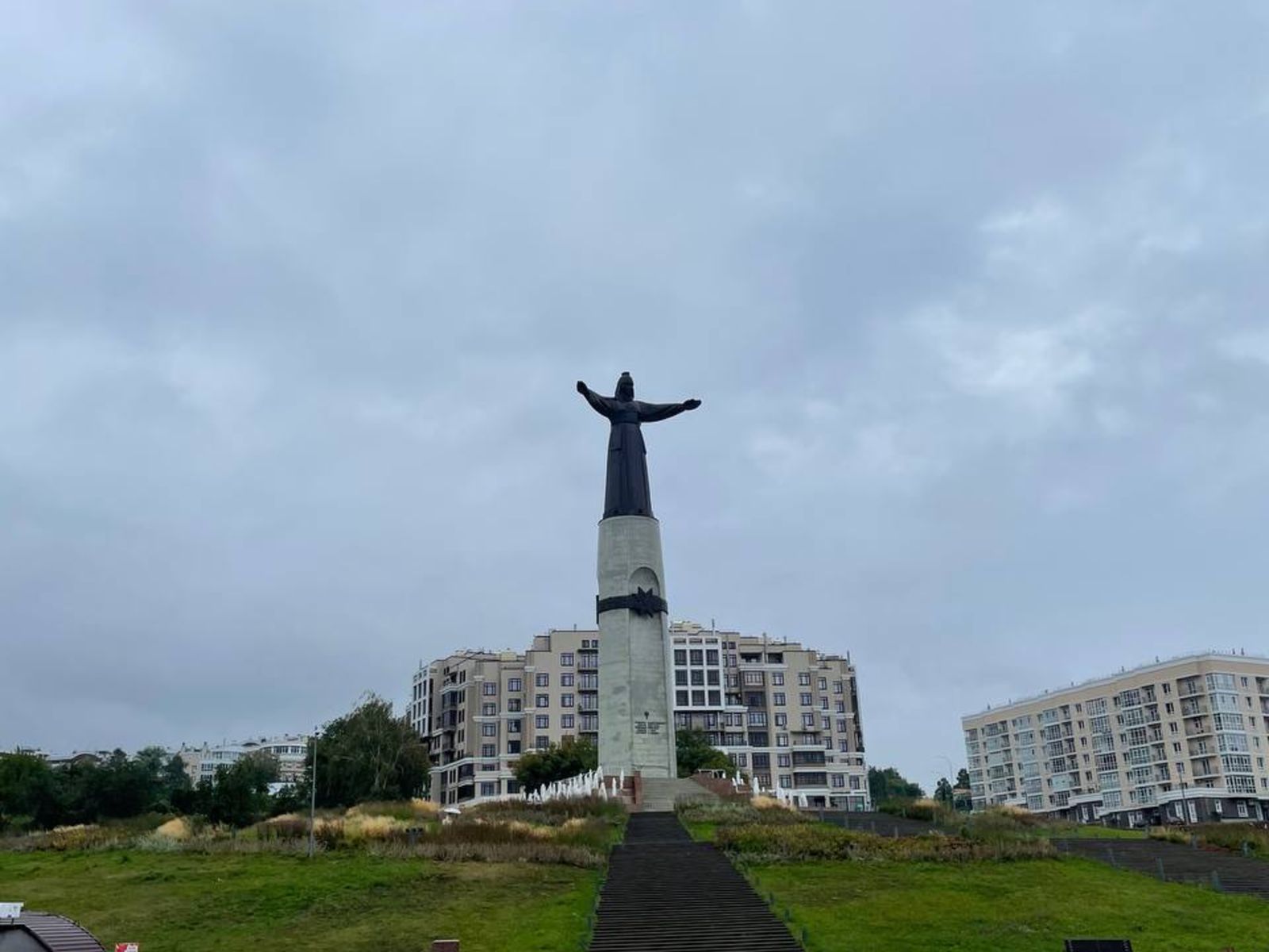 Памятник "Матери-Покровительницы"