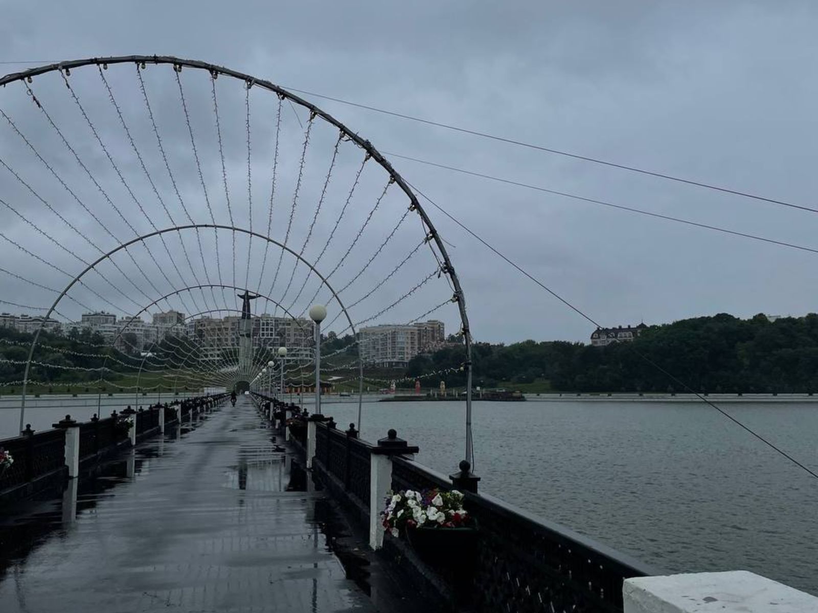 Самый длинный пешеходный световой мост в Росии.