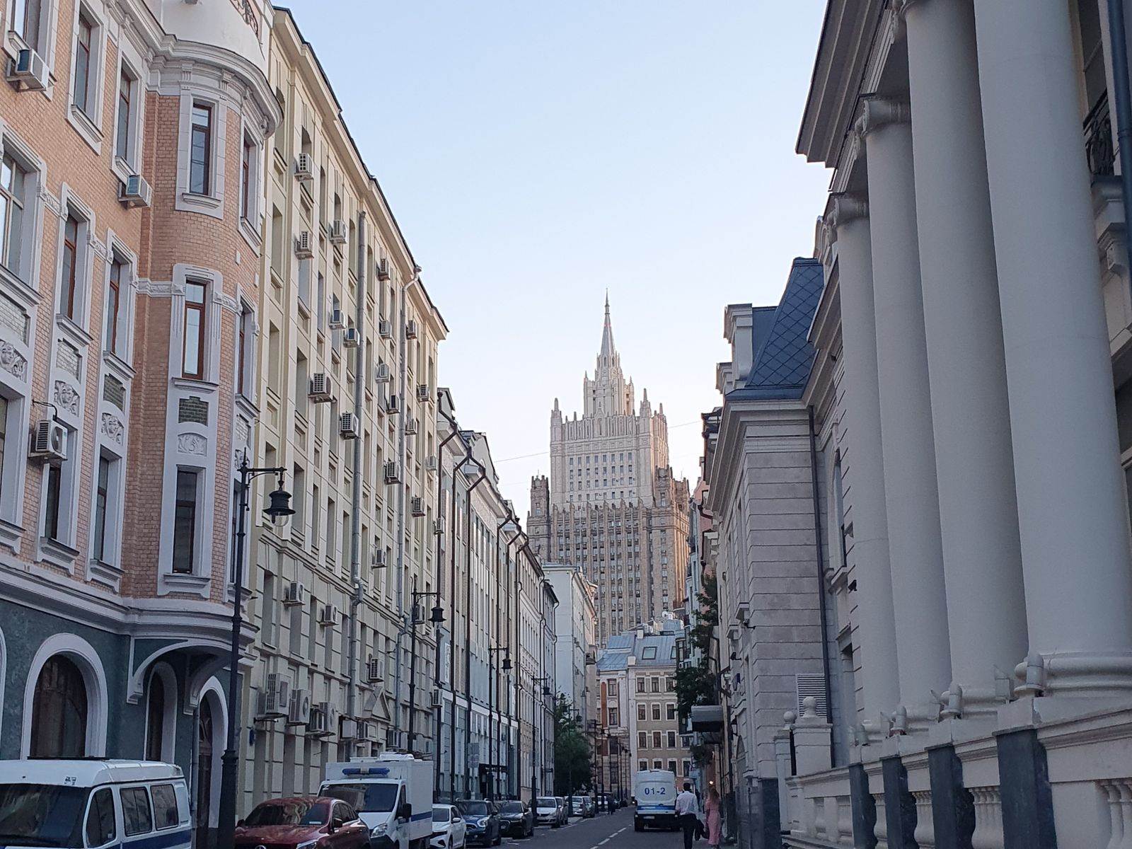 Кривоарбатский переулок 