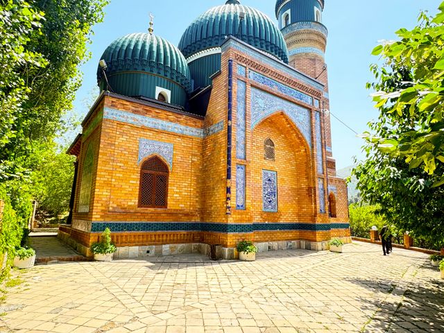 Экскурсия в Институт Солнца, мечеть Хазрат Али Бува и винодельню
