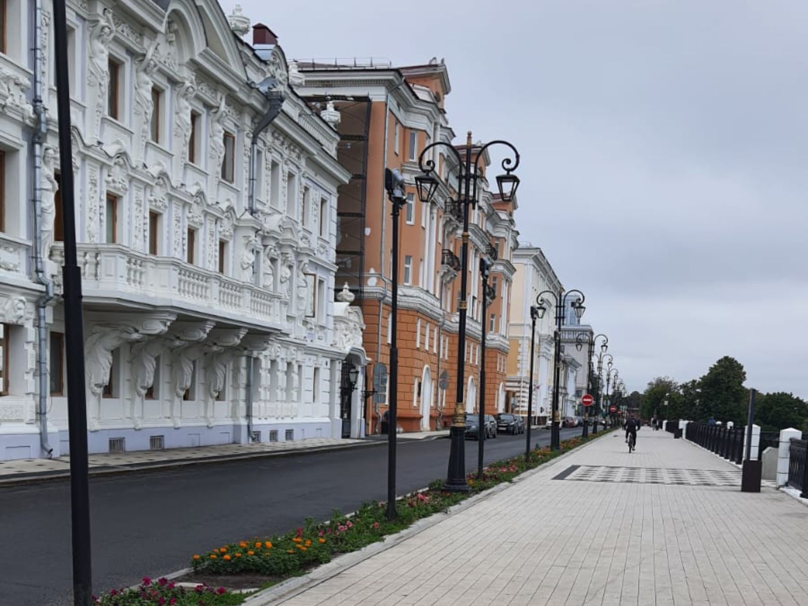 На улице