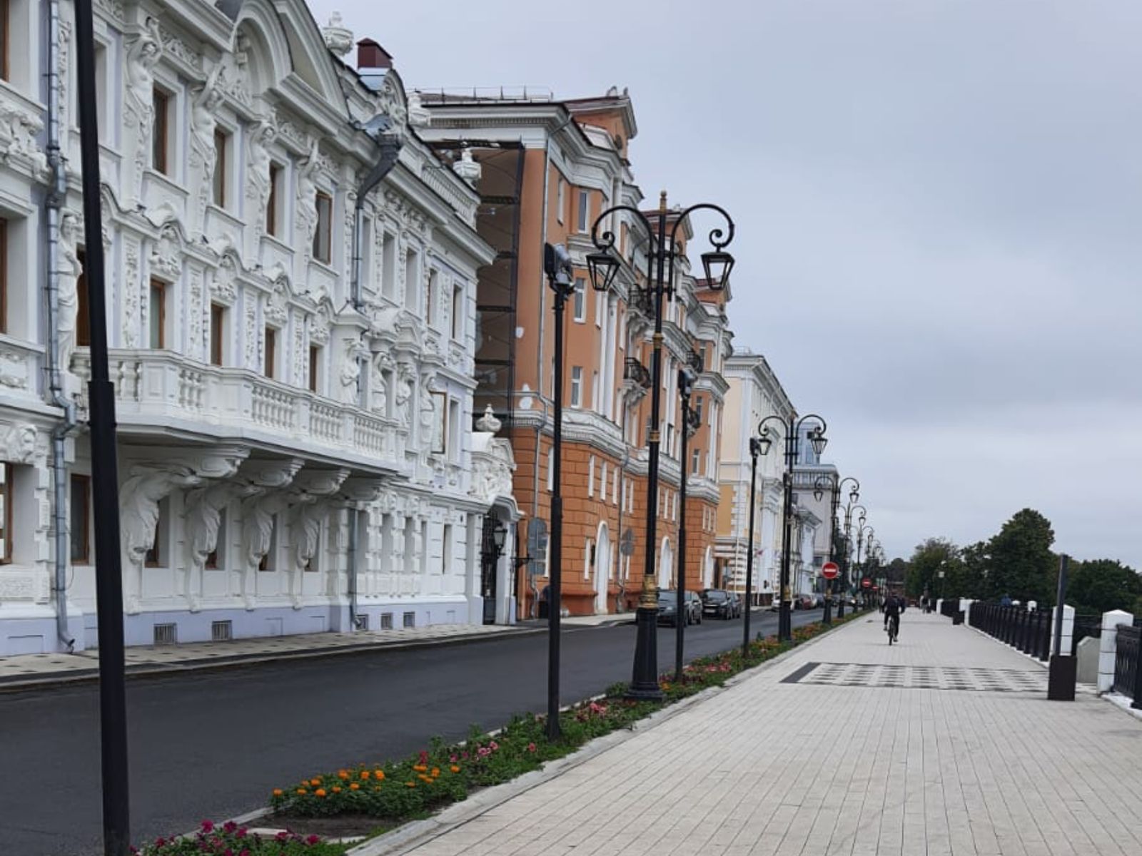 Город