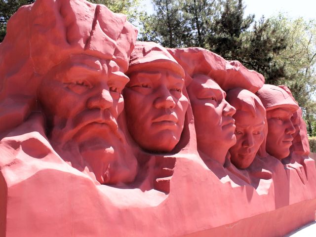Индивидуальная обзорная экскурсия-прогулка по центру Элисты — фото 2