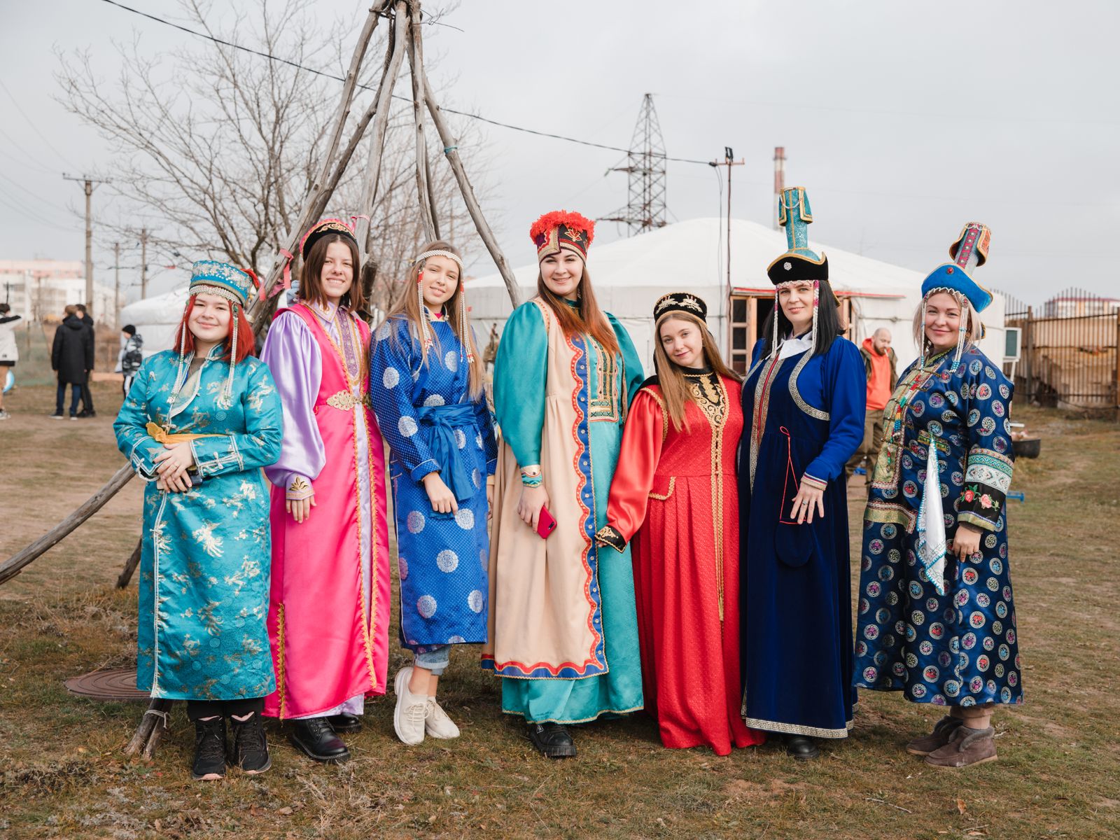 Народные костюмы