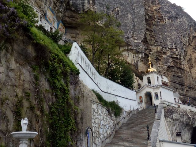 Экскурсия из Севастополя на минивэне "Богатый край Бахчисарай" — фото 3
