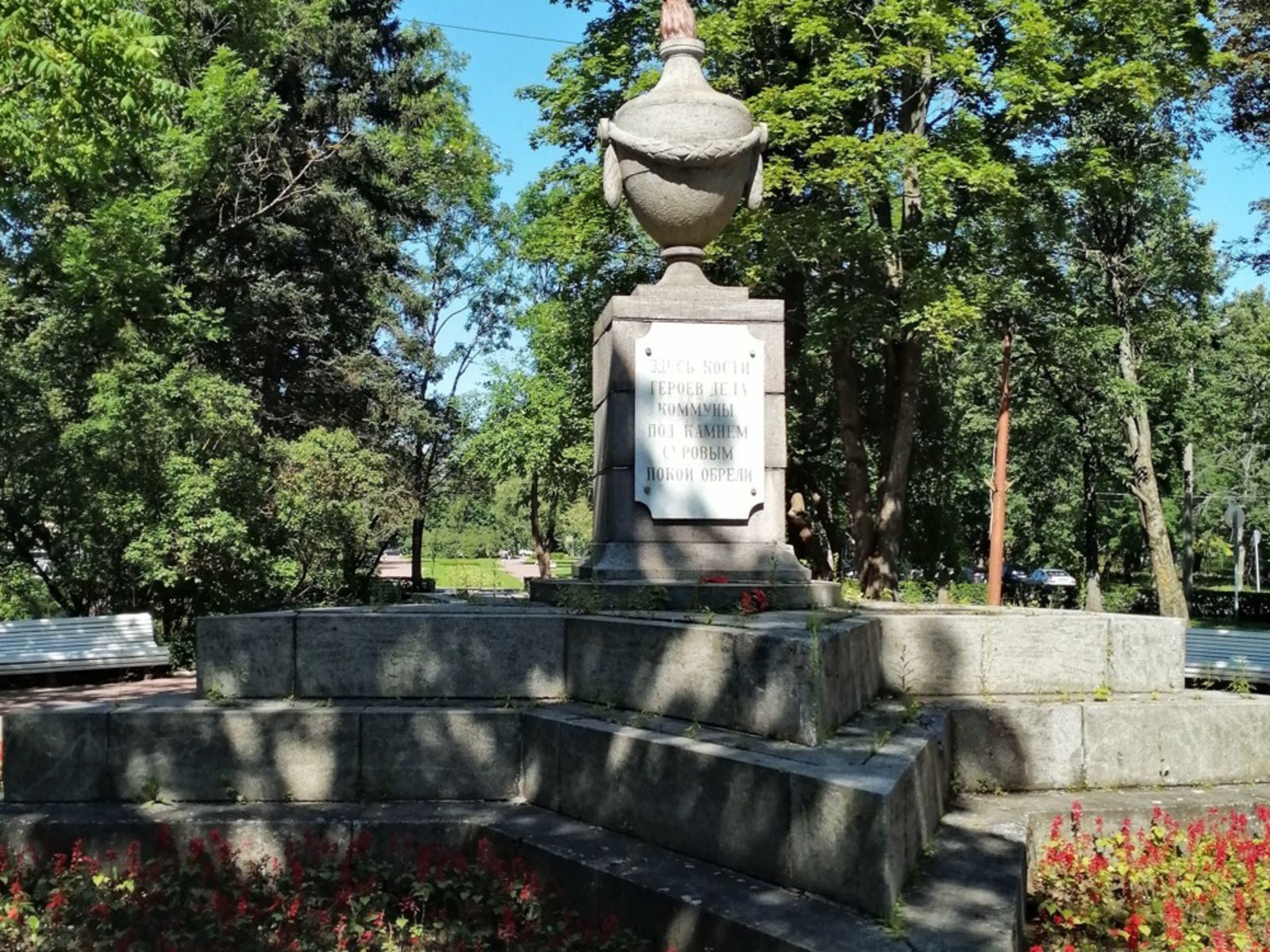 Памятник жертвам революции