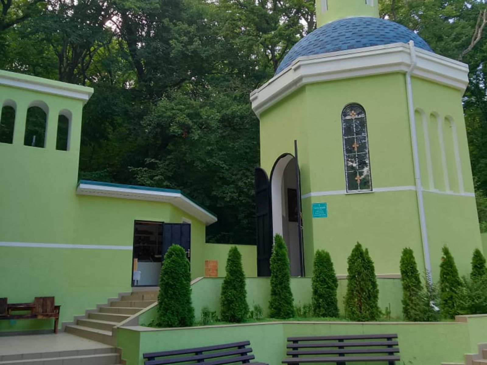 Храм