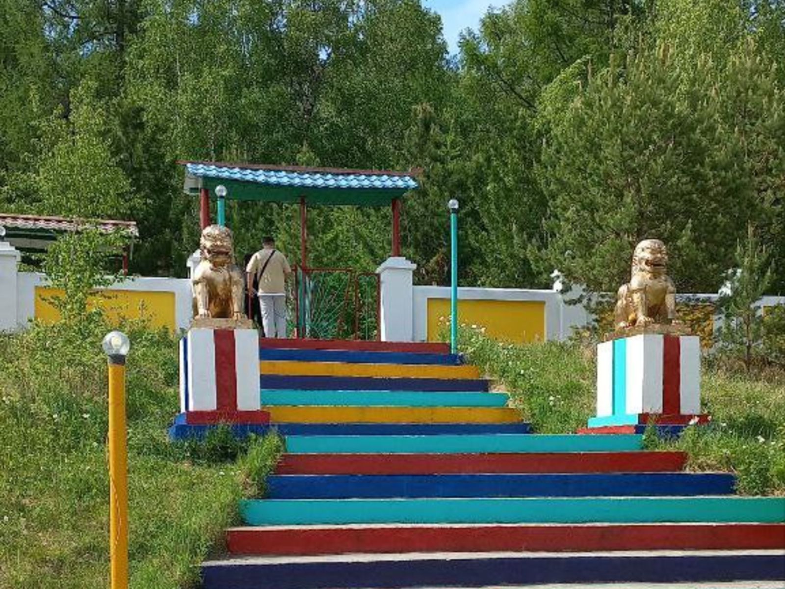 Буддийская ступа "Даши Гоман" или "Множество дверей счастья" 