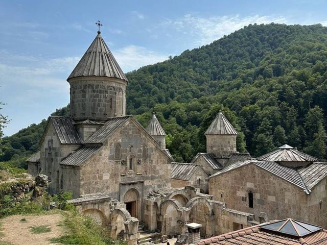 Экскурсия из Еревана: горы, церкви и ужин в армянской семье