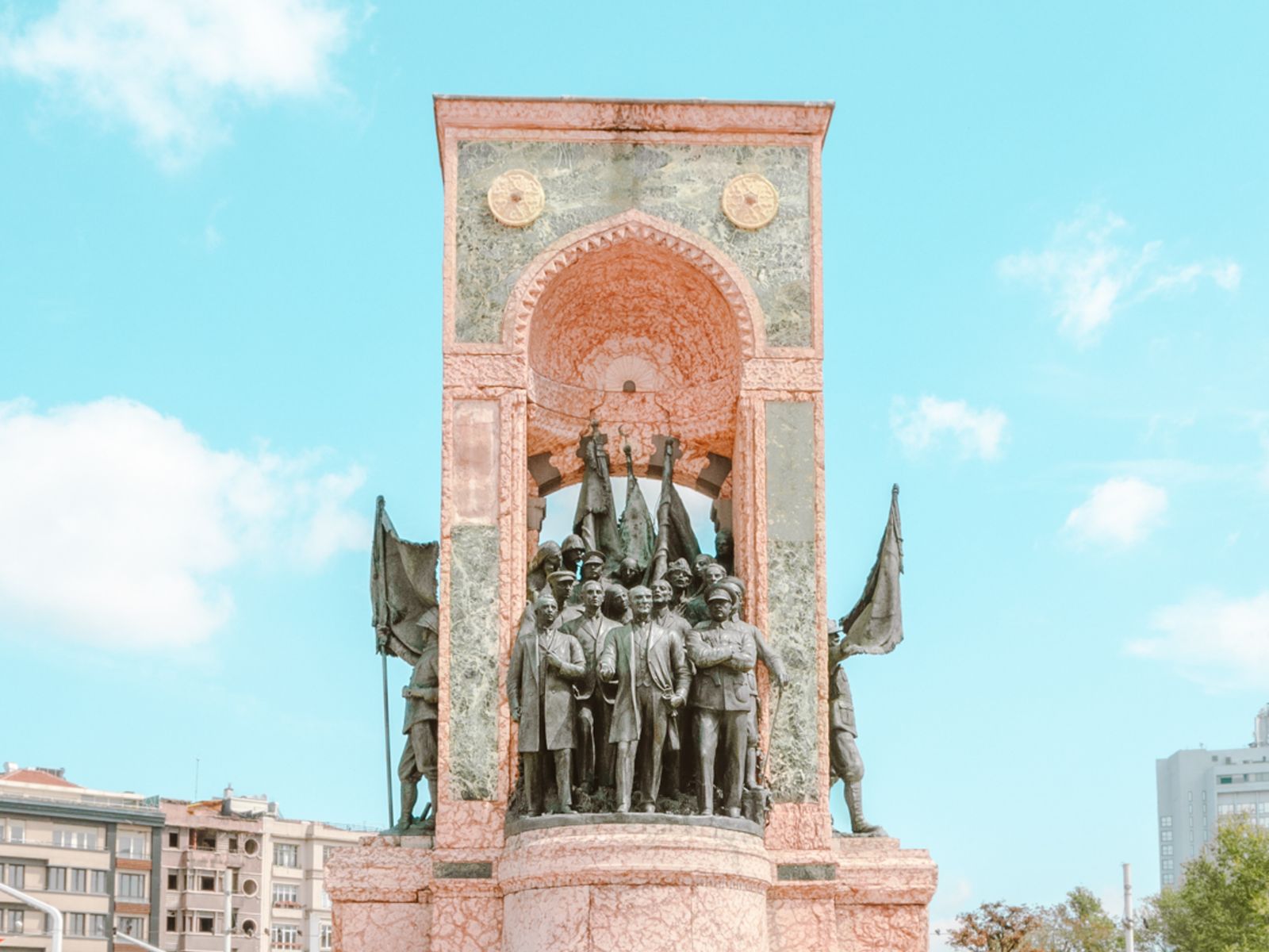 Памятник