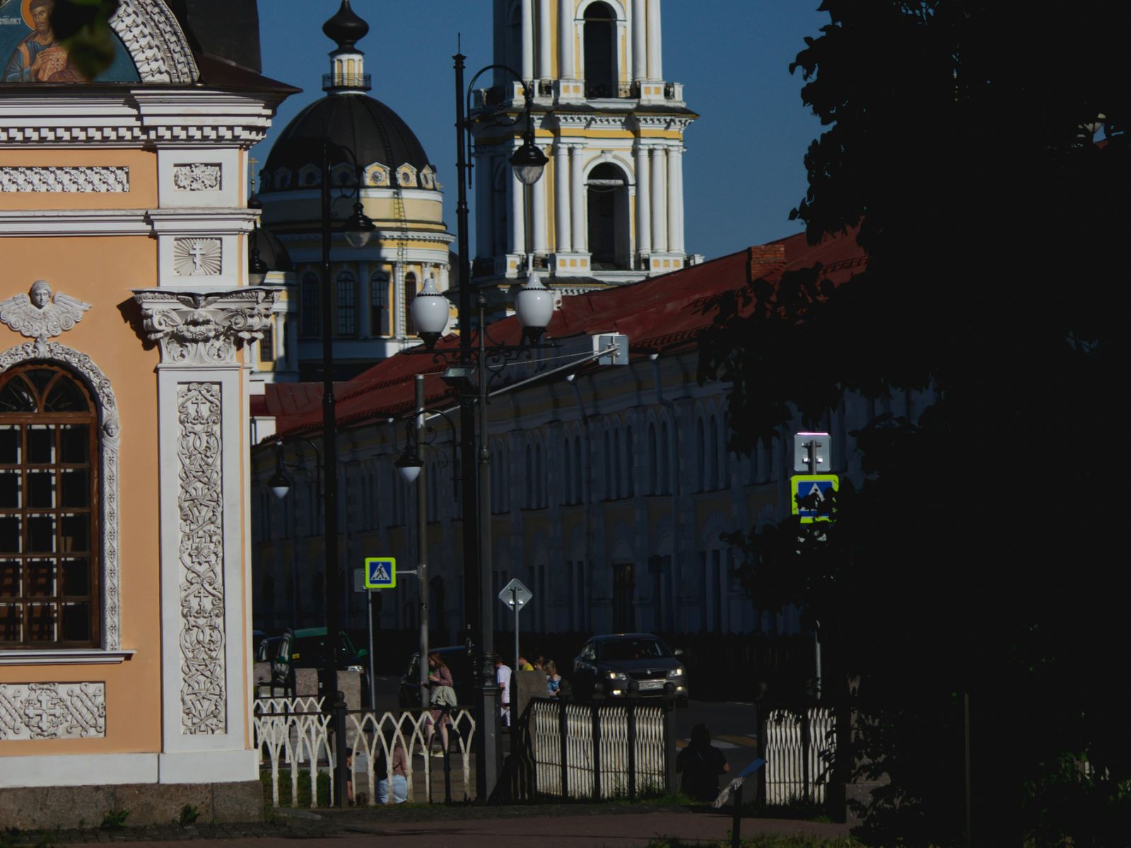 Город
