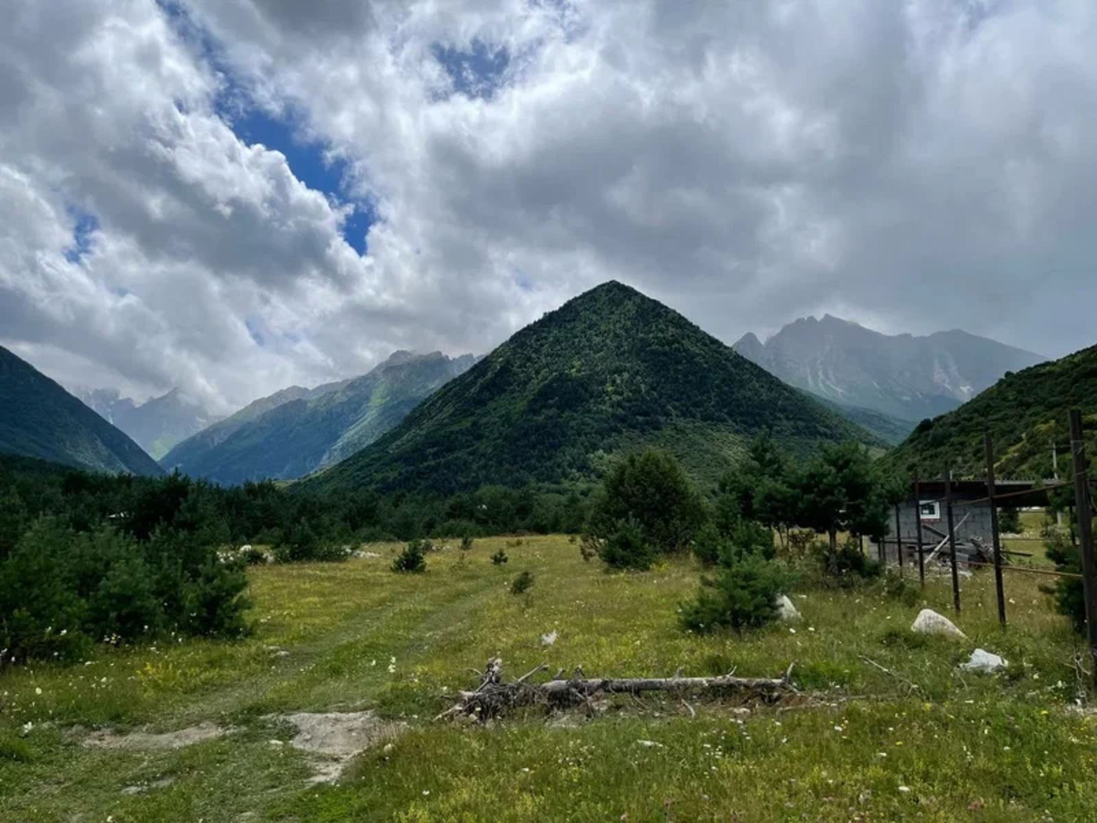В горах