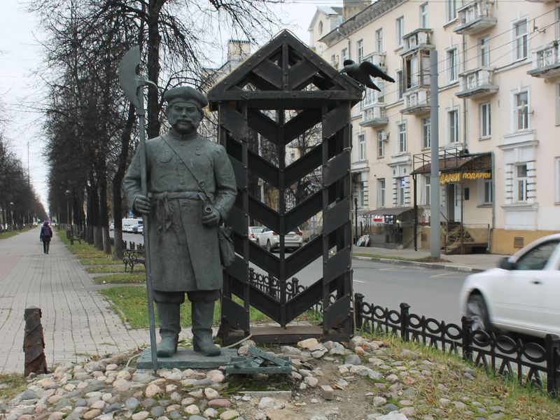 Индивидуальная обзорная экскурсия по первому соцгородку Ярославля - индивидуальная экскурсия в Ярославле пешком длительностью 1.5 часа с количеством участников до 6 человек со скидкой 25% цена экскурсии 4725₽
