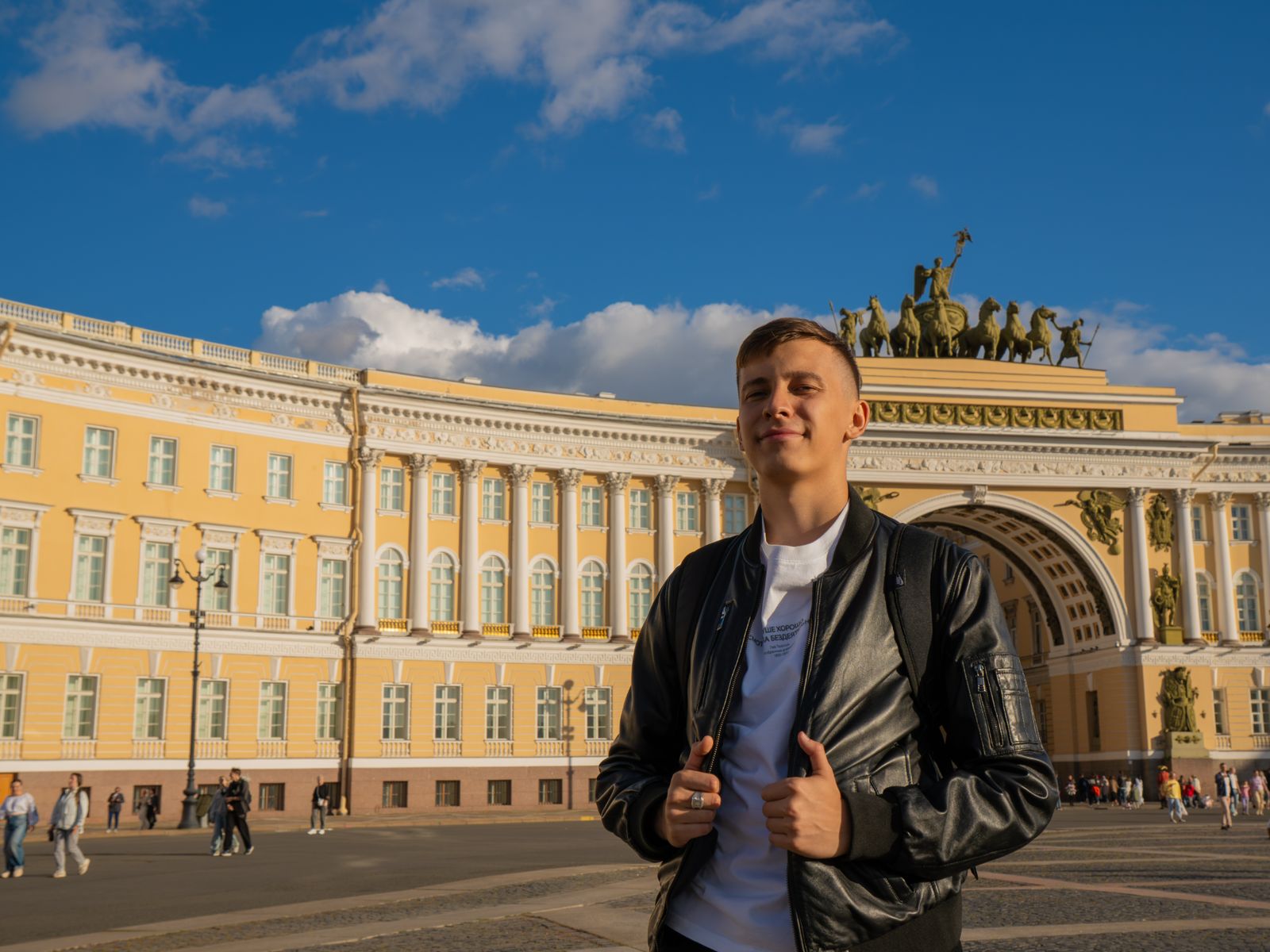 На площади