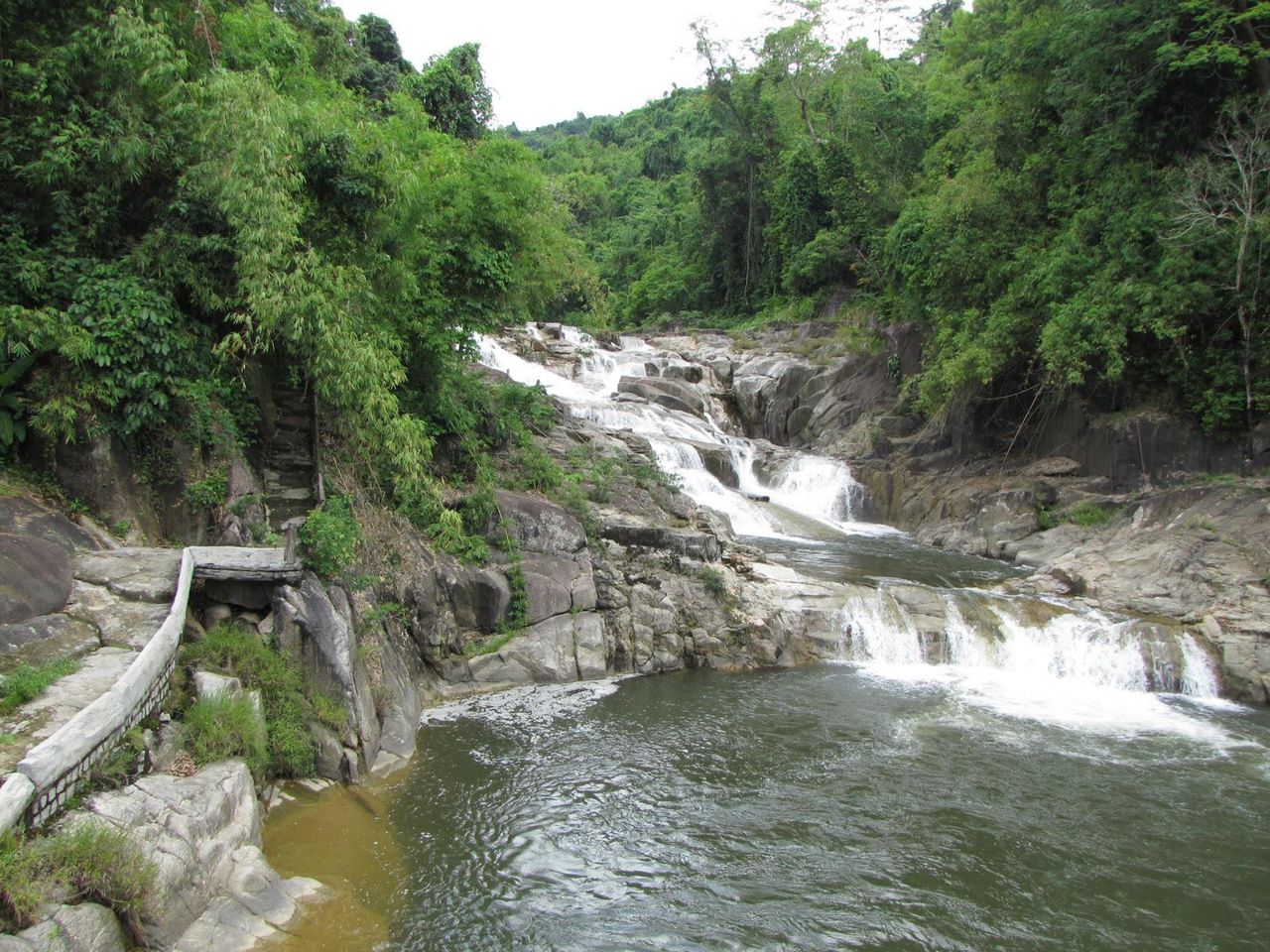 Экскурсия из Нячанга к водопаду Ба Хо и на Остров обезьян - индивидуальная экскурсия в Нячанге на машине гида длительностью 6 часов с количеством участников до 2 человек цена экскурсии 270$