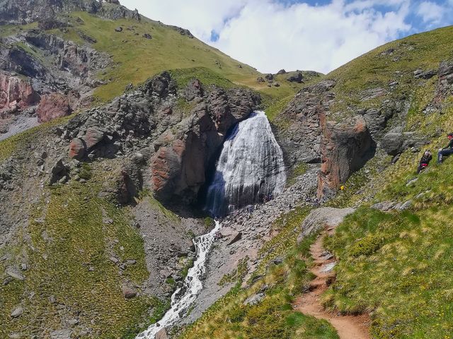 Экскурсия из Ессентуков в Приэльбрусье: водопад Девичьи косы