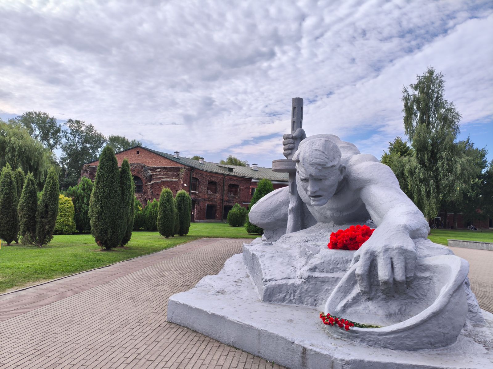 Памятник