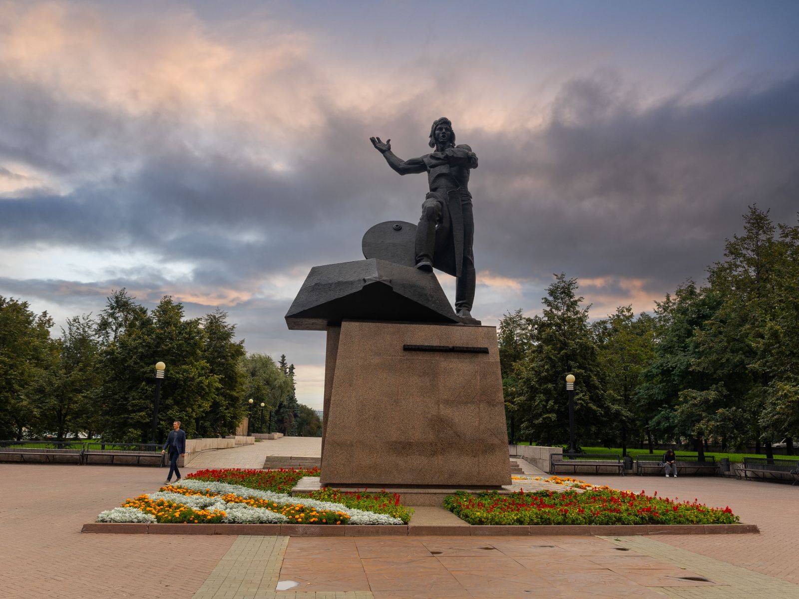 Памятник "Добровольцам-танкистам"