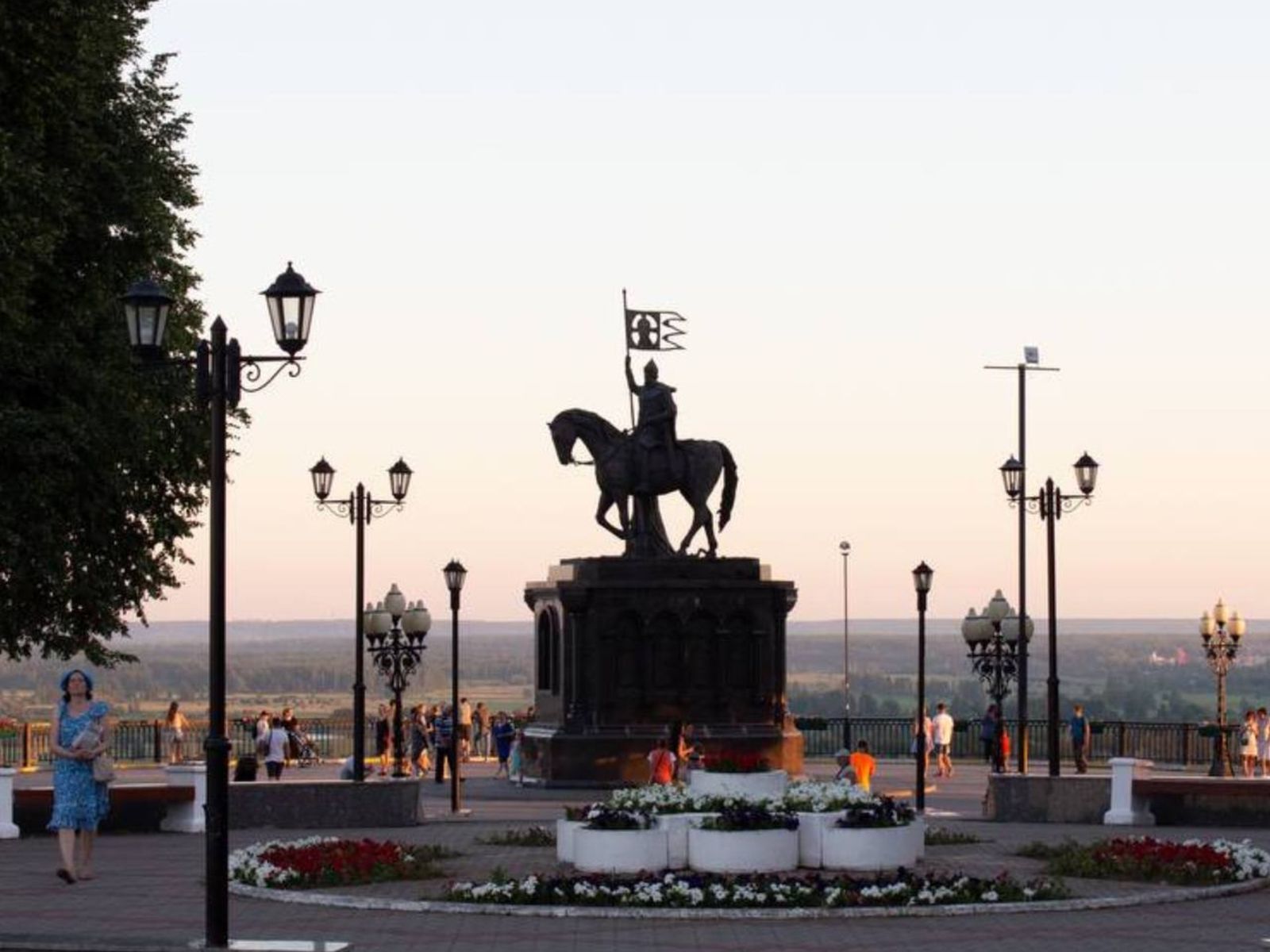 Памятник Владмииру Красное солнышко