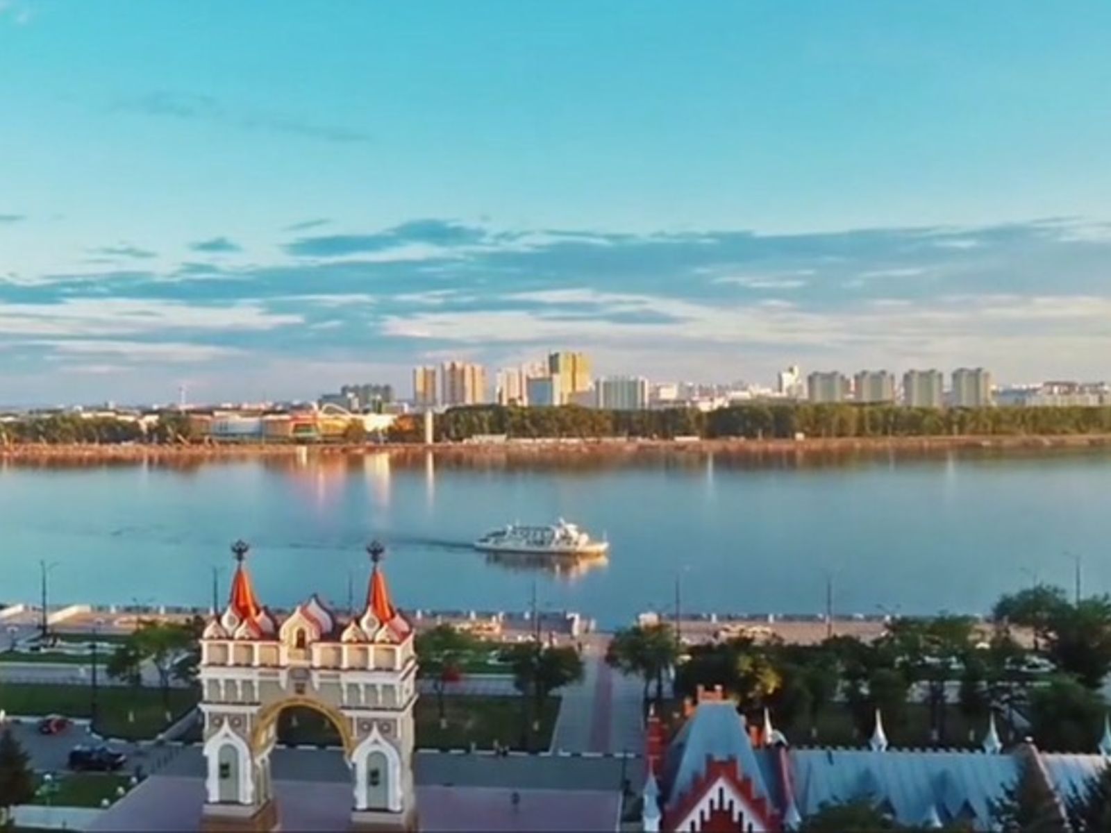 Город