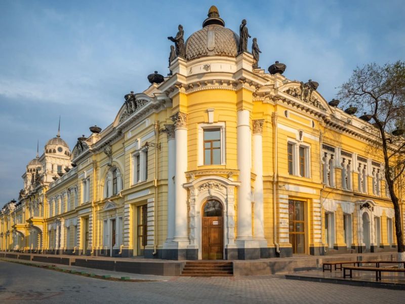 Обзорная экскурсия в Благовещенске + визит в Краеведческий музей - индивидуальная экскурсия в Благовещенске на машине гида длительностью 3 часа с количеством участников до 4 человек цена экскурсии 36000₽