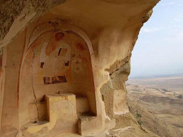 Экскурсия в пещерный город Давид-Гареджи и радужные горы Грузии — фото 3
