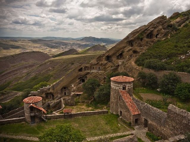 Экскурсия в пещерный город Давид-Гареджи и радужные горы Грузии — фото 2