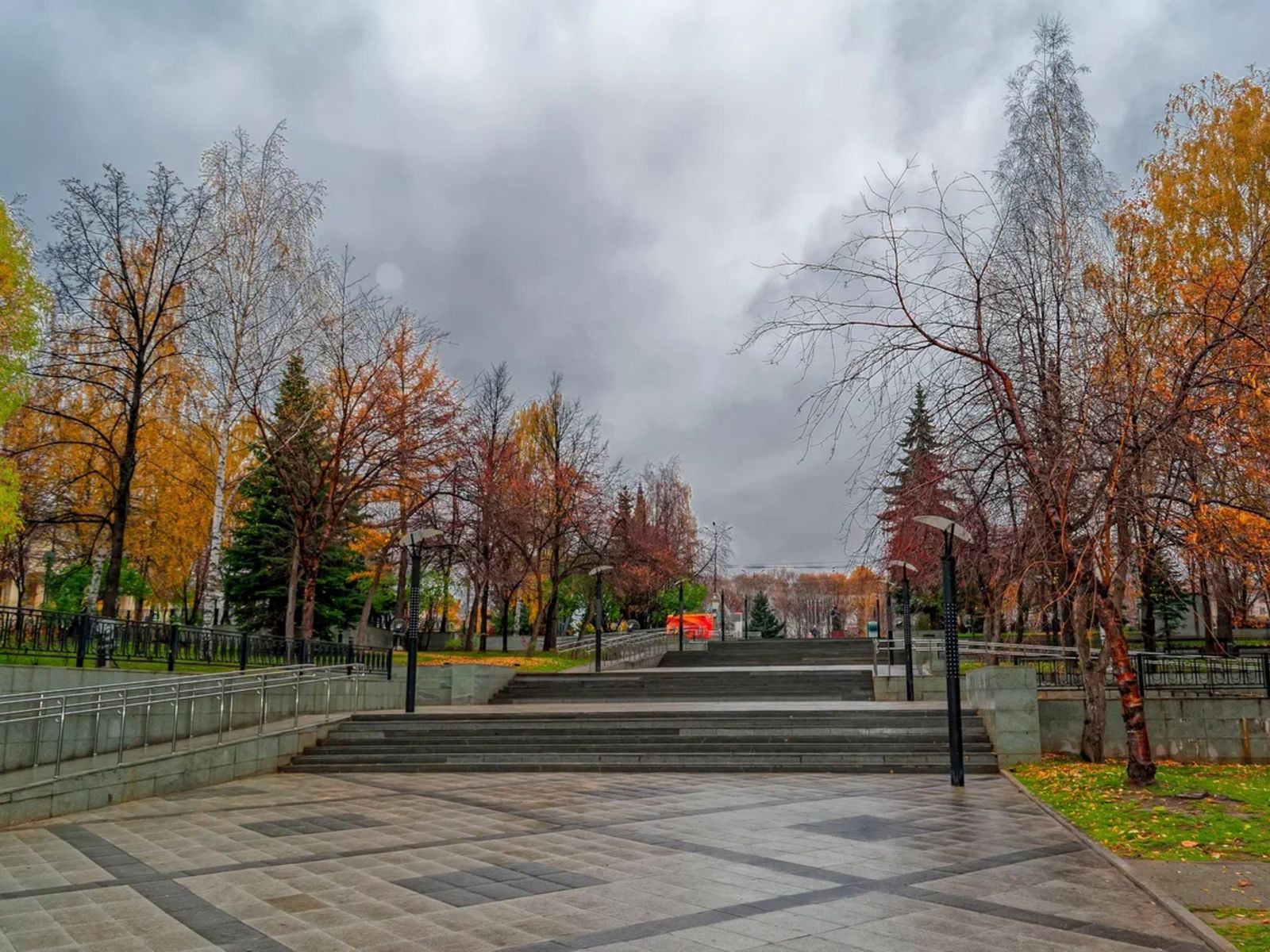 В городе