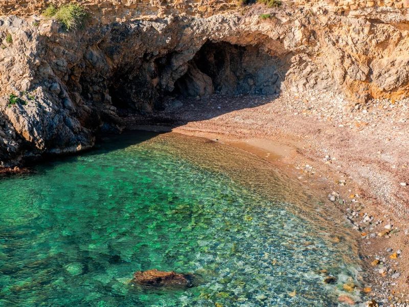 Экскурсия на сапах от пляжа Гранаделья к морским пещерам - индивидуальная экскурсия в Аликанте длительностью 7 часов с количеством участников до 4 человек со скидкой 15% цена экскурсии 476€