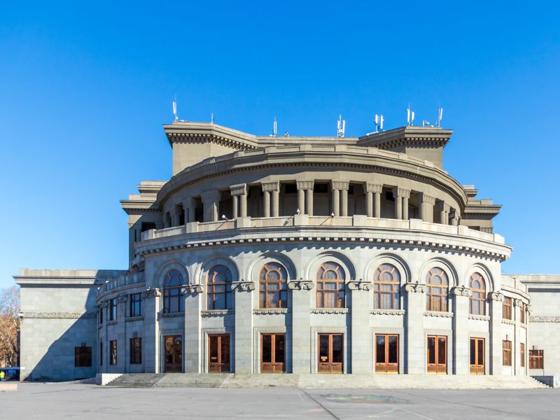Обзорная экскурсия в Ереване "Тепло розового города" - индивидуальная экскурсия в Ереване пешком длительностью 5 часов с количеством участников до 6 человек цена экскурсии 200€