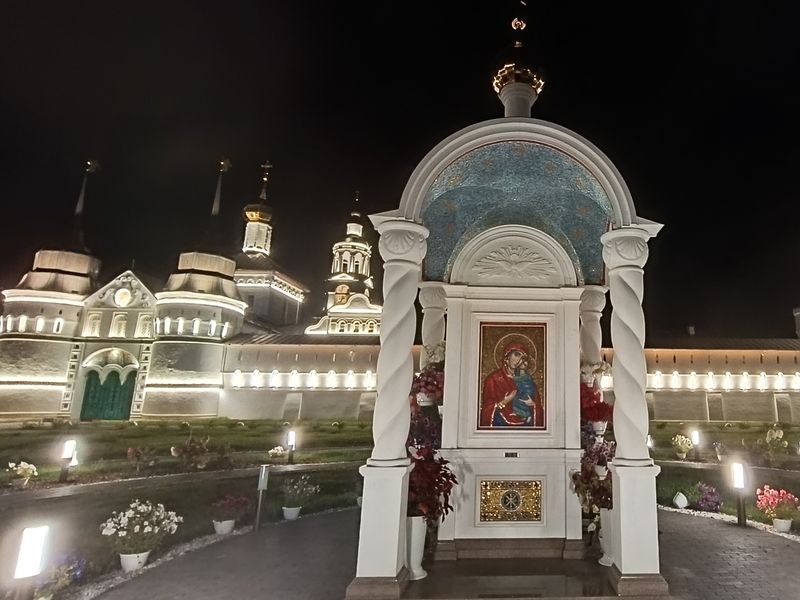 Индивидуальная тематическая экскурсия "Ярославская троица" - индивидуальная экскурсия в Ярославле на машине гостей длительностью 3 часа с количеством участников до 4 человек со скидкой 10% цена экскурсии 5400₽