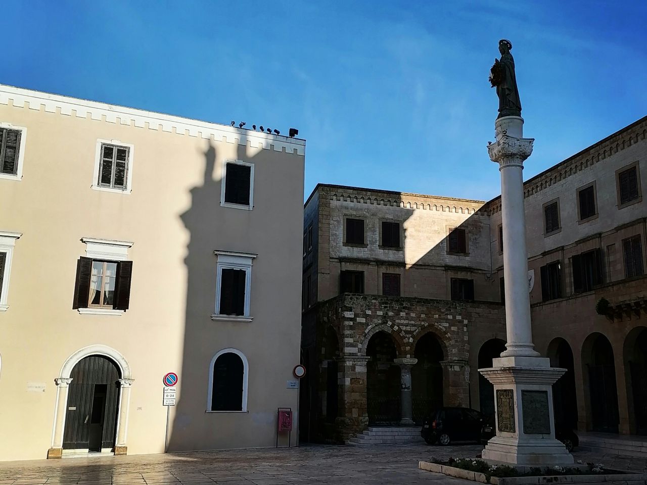 Индивидуальная обзорная экскурсия в Бриндизи пешком - индивидуальная экскурсия в Бриндизи пешком длительностью 3 часа с количеством участников до 3 человек цена экскурсии 200€