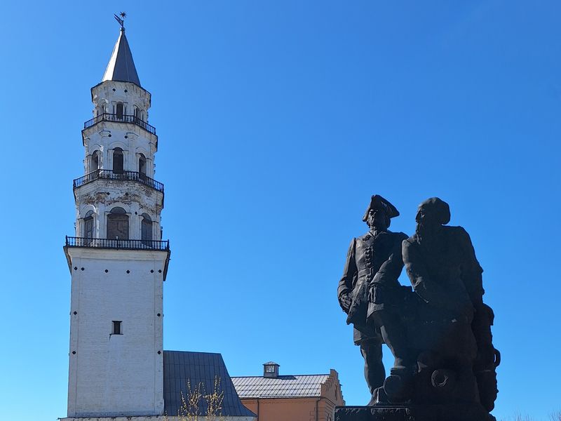 Обзорная экскурсия из Екатеринбурга в Невьянск и Ганину Яму - индивидуальная экскурсия в Екатеринбурге на машине гида длительностью 7 часов с количеством участников до 4 человек цена экскурсии 18500₽
