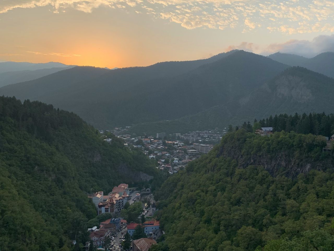 Индивидуальная обзорная экскурсия в Боржоми - индивидуальная экскурсия в Боржоми на машине гида длительностью 8 часов с количеством участников до 4 человек цена экскурсии 350€