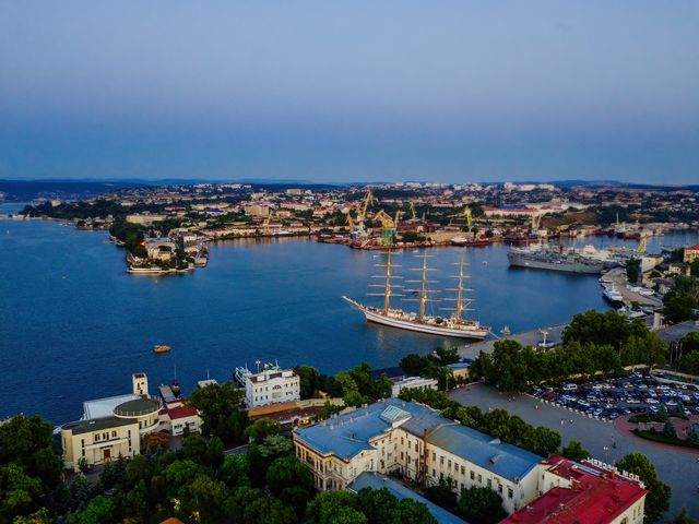Обзорная экскурсия из Гаспры в легендарный Севастополь и Херсонес